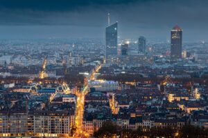 découvrez lyon, la capitale de la gastronomie française, riche en histoire et en culture. explorez ses quartiers pittoresques, savourez ses spécialités culinaires et laissez-vous séduire par son patrimoine architectural unique.